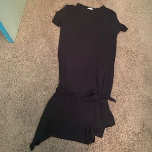 Dress with knot in front